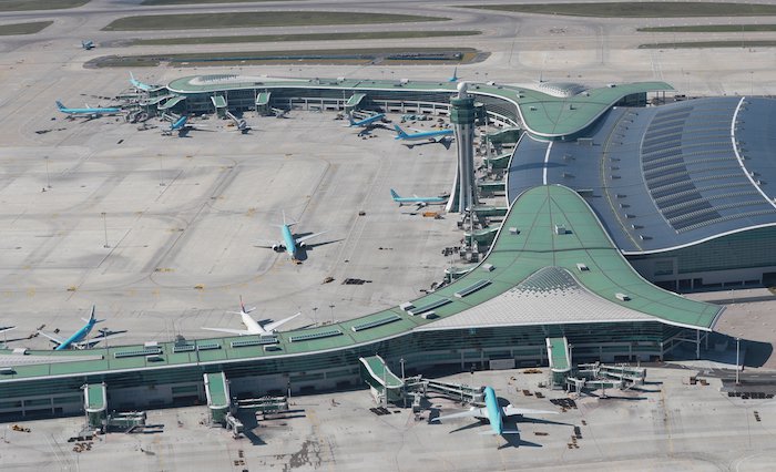 BASF’s plastic additives package, comprising a light stabilizer from the Tinuvin® range and an antioxidant from the Irgastab® range, helps to protect the roof at Incheon Airport’s Terminal 2 from wear and resulting from extreme heat and light expo...
